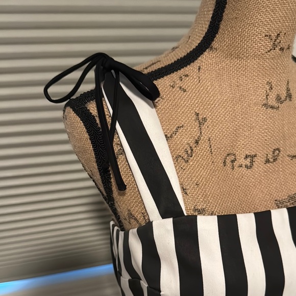 Vixen by Micheline Pitt Black and White Sleeveless A-Line Midi Dress - Picture 2 of 4